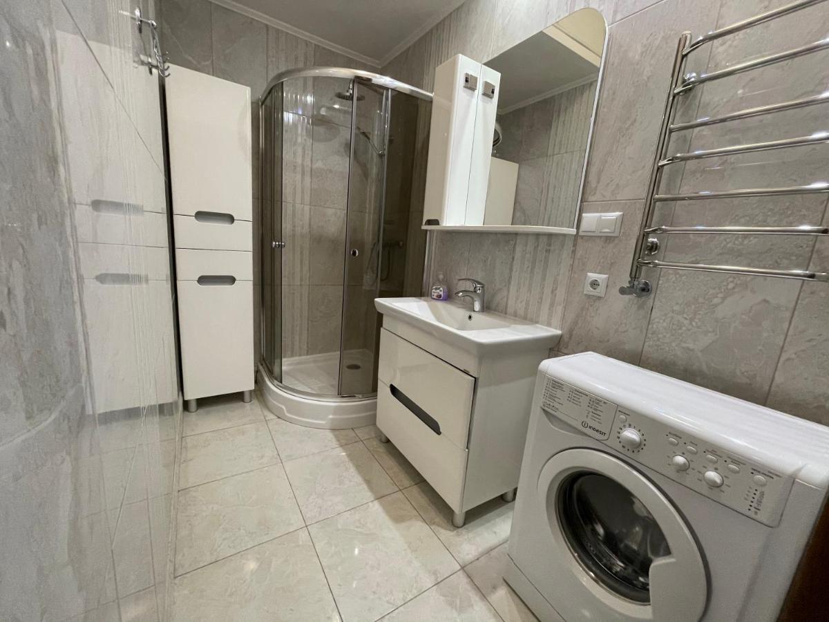 Avangard Qn Romana 26 Apart Lviv Extérieur photo